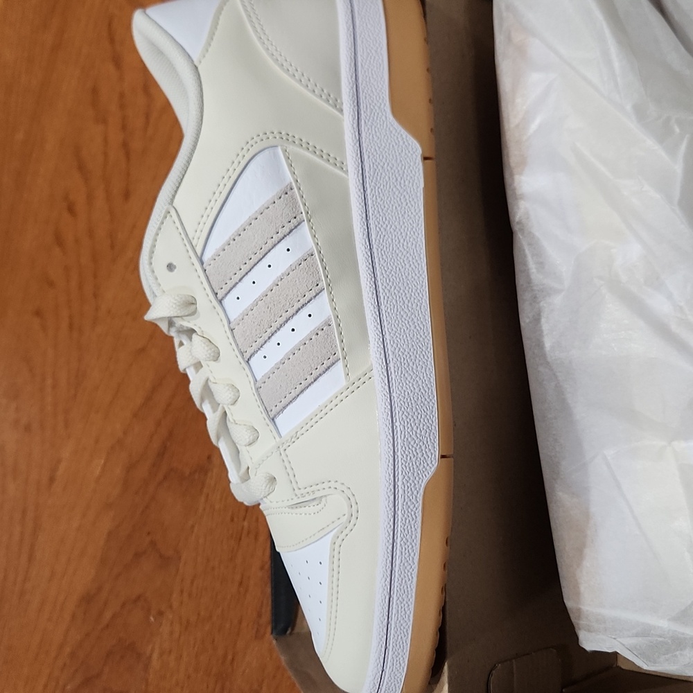 Adidas Womens Cream Sneakers. NIB